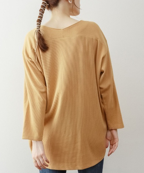 aity(アイティ)の「M-5L オーバーサイズ ワッフルVネックロンT 夏服(Tシャツ/カットソー・レディース・ネイビー/ホワイト/パープル/杢グレー/カーキ/ブラック・LL~3L/M~L/4L~5L)」の8枚目の写真