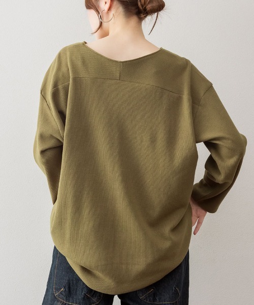 aity(アイティ)の「M-5L オーバーサイズ ワッフルVネックロンT 夏服(Tシャツ/カットソー・レディース・ネイビー/ホワイト/パープル/杢グレー/カーキ/ブラック・LL~3L/M~L/4L~5L)」の13枚目の写真