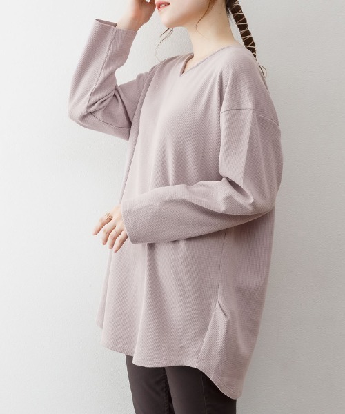 aity(アイティ)の「M-5L オーバーサイズ ワッフルVネックロンT 夏服(Tシャツ/カットソー・レディース・ネイビー/ホワイト/パープル/杢グレー/カーキ/ブラック・LL~3L/M~L/4L~5L)」の19枚目の写真