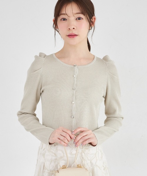 tocco closet(トッコ クローゼット)の「【ZOZO限定】パール×ビジュー釦パワーショルダーラメカーディガン(カーディガン/ボレロ・レディース・ベビーピンク/シルバー/シャンパン・M)」の3枚目の写真