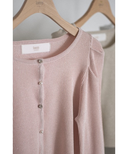 tocco closet(トッコ クローゼット)の「【ZOZO限定】パール×ビジュー釦パワーショルダーラメカーディガン(カーディガン/ボレロ・レディース・ベビーピンク/シルバー/シャンパン・M)」の5枚目の写真