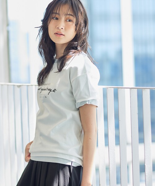 INDIVI(インディヴィ)の「【UVケア/選べるグラフィック】スムースジャージTシャツ(Tシャツ/カットソー・レディース・ホワイト系9/チャコール/ホワイト系その他/ホワイト/チャコールグレー/ホワイト系6/ライトグレー系/ライトグレー/ホワイト系1/ホワイト系その他6・38/34/15 /13/12/05/19)」の6枚目の写真