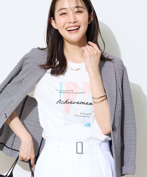 INDIVI(インディヴィ)の「【UVケア/選べるグラフィック】スムースジャージTシャツ(Tシャツ/カットソー・レディース・ホワイト系9/チャコール/ホワイト系その他/ホワイト/チャコールグレー/ホワイト系6/ライトグレー系/ライトグレー/ホワイト系1/ホワイト系その他6・38/34/15 /13/12/05/19)」の4枚目の写真