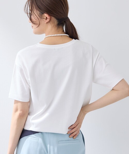 INDIVI(インディヴィ)の「【UVケア/選べるグラフィック】スムースジャージTシャツ(Tシャツ/カットソー・レディース・ホワイト系9/チャコール/ホワイト系その他/ホワイト/チャコールグレー/ホワイト系6/ライトグレー系/ライトグレー/ホワイト系1/ホワイト系その他6・38/34/15 /13/12/05/19)」の15枚目の写真