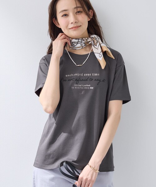 INDIVI(インディヴィ)の「【UVケア/選べるグラフィック】スムースジャージTシャツ(Tシャツ/カットソー・レディース・ホワイト系9/チャコール/ホワイト系その他/ホワイト/チャコールグレー/ホワイト系6/ライトグレー系/ライトグレー/ホワイト系1/ホワイト系その他6・38/34/15 /13/12/05/19)」の20枚目の写真
