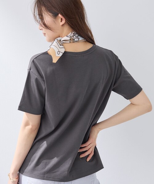 INDIVI(インディヴィ)の「【UVケア/選べるグラフィック】スムースジャージTシャツ(Tシャツ/カットソー・レディース・ホワイト系9/チャコール/ホワイト系その他/ホワイト/チャコールグレー/ホワイト系6/ライトグレー系/ライトグレー/ホワイト系1/ホワイト系その他6・38/34/15 /13/12/05/19)」の19枚目の写真