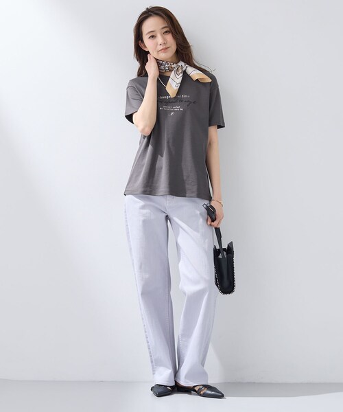 INDIVI(インディヴィ)の「【UVケア/選べるグラフィック】スムースジャージTシャツ(Tシャツ/カットソー・レディース・ホワイト系9/チャコール/ホワイト系その他/ホワイト/チャコールグレー/ホワイト系6/ライトグレー系/ライトグレー/ホワイト系1/ホワイト系その他6・38/34/15 /13/12/05/19)」の11枚目の写真