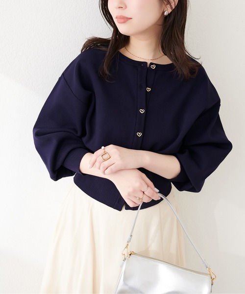 natural couture(ナチュラルクチュール)の「お家で洗えるちびハート釦カーディガン(カーディガン/ボレロ・レディース・ピンク/ブラック/サックスブルー/オフホワイト/ネイビー/ミント/イエロー・FREE)」の1枚目の写真
