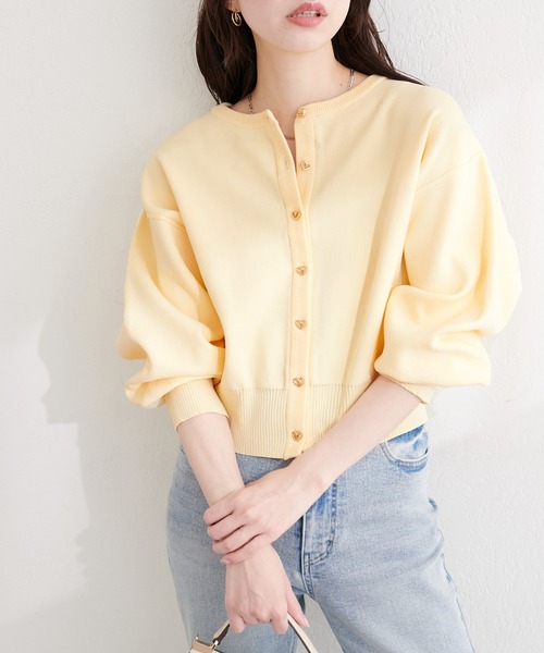 natural couture(ナチュラルクチュール)の「お家で洗えるちびハート釦カーディガン(カーディガン/ボレロ・レディース・ピンク/ブラック/サックスブルー/オフホワイト/ネイビー/ミント/イエロー・FREE)」の6枚目の写真