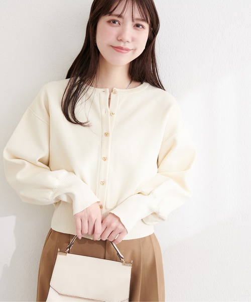 natural couture(ナチュラルクチュール)の「お家で洗えるちびハート釦カーディガン(カーディガン/ボレロ・レディース・ピンク/ブラック/サックスブルー/オフホワイト/ネイビー/ミント/イエロー・FREE)」の8枚目の写真
