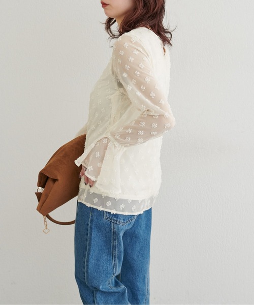 LARUTA（ラルータ）の「【LARUTA】[Yurie企画］フラワードット柄ジャガードシアーブラウス（シャツ/ブラウス・レディース・ブラック/アイボリー・FREE）」の5枚目の写真