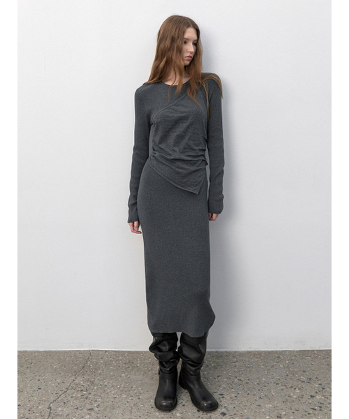 ATELIER NAIN（アトリエナイン）の「SHIRRING HALTER BUSTIER KNIT DRESS (OP-6319)（ワンピース・レディース・チャコール・FREE）」の2枚目の写真
