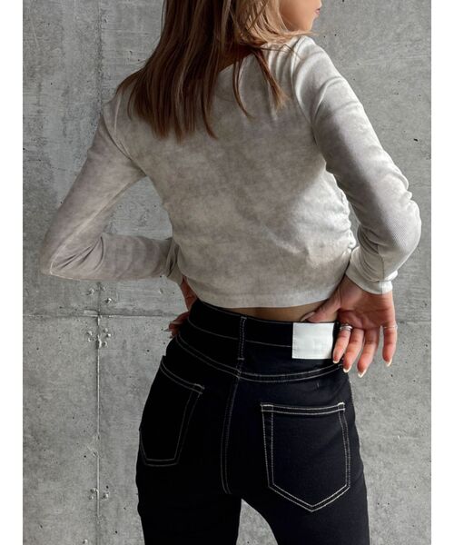 GYDA（ジェイダ）の「【WEB限定】【TINY低身長さん向け】HOOK ME UPギャザーショートトップス（Tシャツ/カットソー・レディース・オフホワイト/チャコールグレー・FREE）」の5枚目の写真