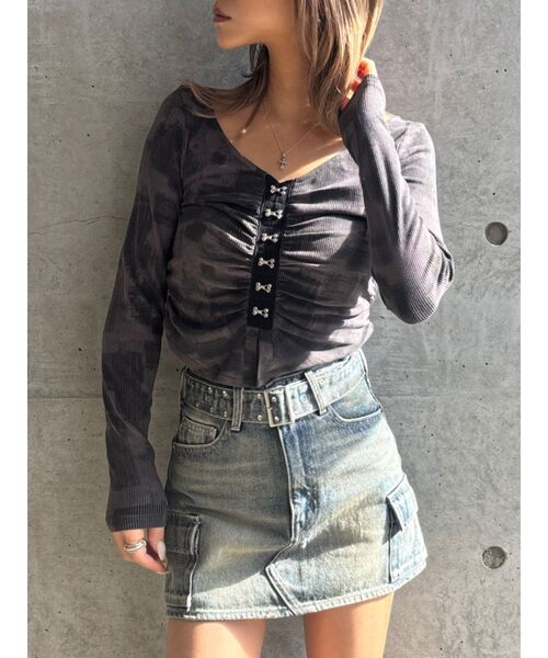 GYDA（ジェイダ）の「【WEB限定】【TINY低身長さん向け】HOOK ME UPギャザーショートトップス（Tシャツ/カットソー・レディース・オフホワイト/チャコールグレー・FREE）」の9枚目の写真