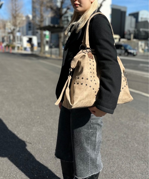 ONE DAY KMC (ワンデイケーエムシー)の「HERB/Studded 2Way Boston Bag/2ウェイボストンバッグ(ボストンバッグ・レディース・ベージュ/ブラウン/ブラック・FREE)」の3枚目の写真