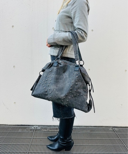 ONE DAY KMC (ワンデイケーエムシー)の「HERB/Studded 2Way Boston Bag/2ウェイボストンバッグ(ボストンバッグ・レディース・ベージュ/ブラウン/ブラック・FREE)」の2枚目の写真