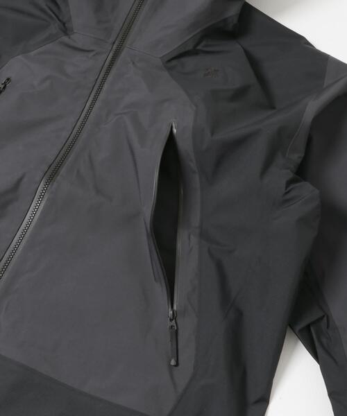 URBAN RESEARCH（アーバンリサーチ）の「GOLDWIN　GORE-TEX 3L JACKET（マウンテンパーカー・メンズ・チャコールグレー・3/2/4）」の4枚目の写真