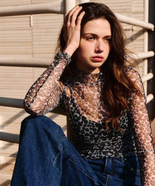 ERER(エルエル)の「Sheer Leopard High Neck T-shirt Black(Tシャツ/カットソー・レディース・ブラック・F)」の2枚目の写真