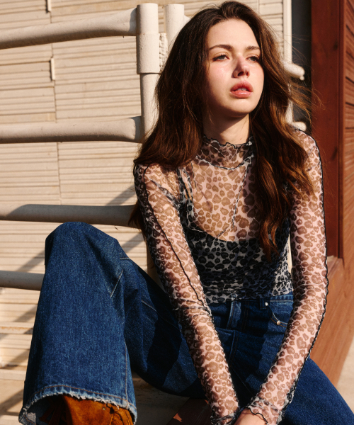 ERER(エルエル)の「Sheer Leopard High Neck T-shirt Black(Tシャツ/カットソー・レディース・ブラック・F)」の4枚目の写真