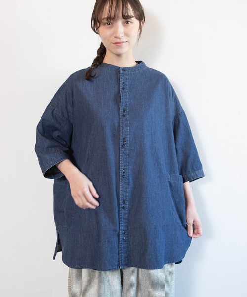 URCH RNA(アーチ アールエヌエー)の「B2936 アトリエチュニックハーフスリーブデニムシャツ(シャツ/ブラウス・レディース・ライトインディゴブルー/インディゴブルー・FREE)」の3枚目の写真