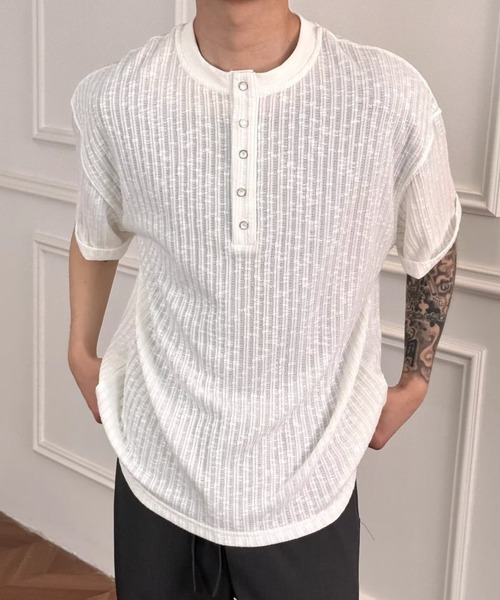B.R.U(ブル)の「オーバーサイズヘンリー半袖トップス(Tシャツ/カットソー・メンズ・ブラック/ホワイト・MEDIUM/LARGE)」の2枚目の写真