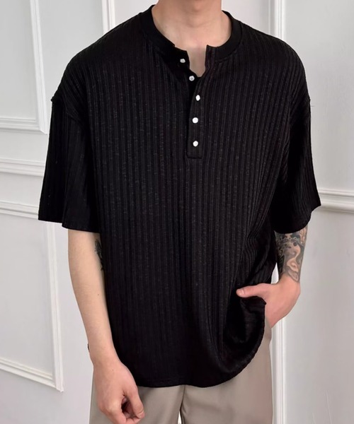B.R.U(ブル)の「オーバーサイズヘンリー半袖トップス(Tシャツ/カットソー・メンズ・ブラック/ホワイト・MEDIUM/LARGE)」の1枚目の写真