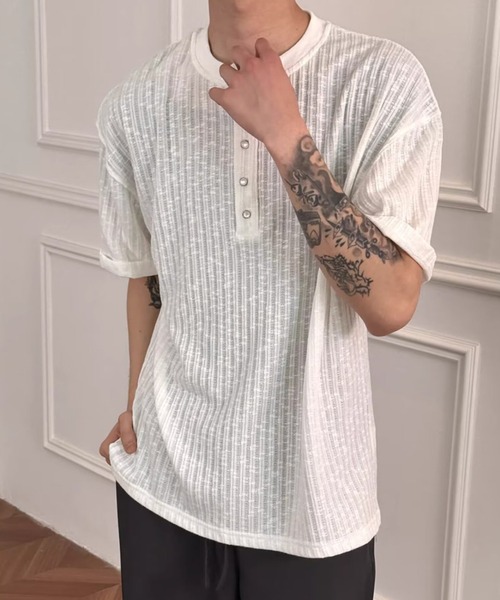 B.R.U(ブル)の「オーバーサイズヘンリー半袖トップス(Tシャツ/カットソー・メンズ・ブラック/ホワイト・MEDIUM/LARGE)」の5枚目の写真