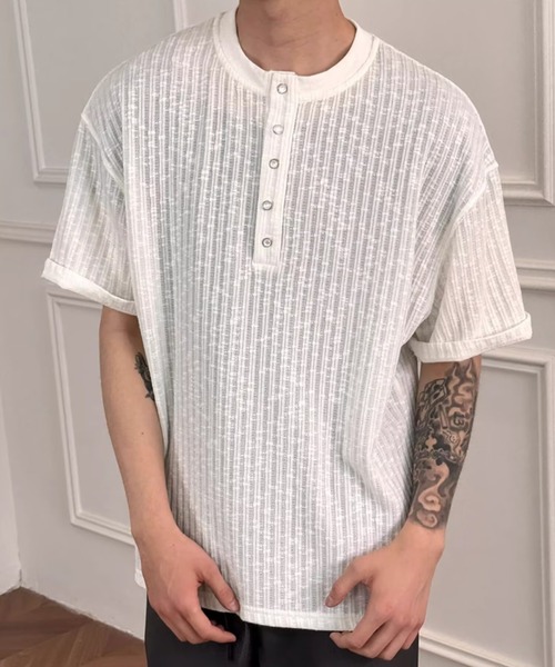 B.R.U(ブル)の「オーバーサイズヘンリー半袖トップス(Tシャツ/カットソー・メンズ・ブラック/ホワイト・MEDIUM/LARGE)」の6枚目の写真