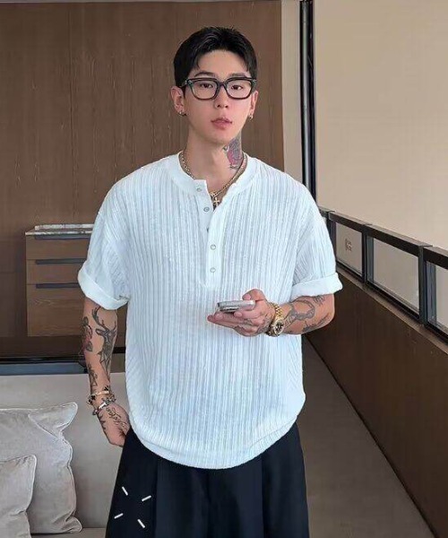 B.R.U(ブル)の「オーバーサイズヘンリー半袖トップス(Tシャツ/カットソー・メンズ・ブラック/ホワイト・MEDIUM/LARGE)」の10枚目の写真
