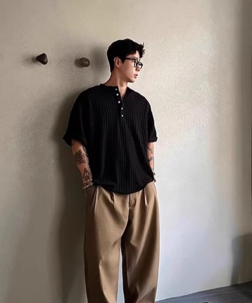 B.R.U(ブル)の「オーバーサイズヘンリー半袖トップス(Tシャツ/カットソー・メンズ・ブラック/ホワイト・MEDIUM/LARGE)」の16枚目の写真
