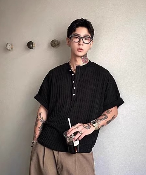 B.R.U(ブル)の「オーバーサイズヘンリー半袖トップス(Tシャツ/カットソー・メンズ・ブラック/ホワイト・MEDIUM/LARGE)」の17枚目の写真
