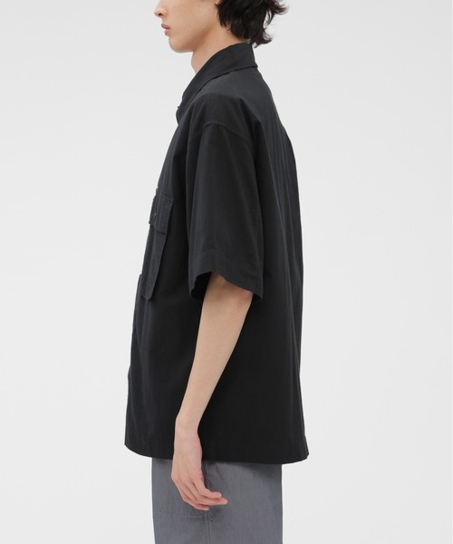 MHL.（エムエイチエル）の「GARMENT DYED FINE COTTON OXFOR（シャツ/ブラウス・メンズ・ライトグレー/ブラック・SMALL/MEDIUM/LARGE）」の5枚目の写真