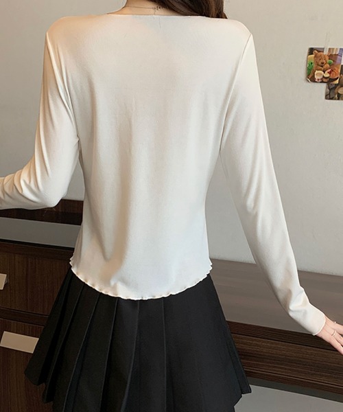 2ly2(トゥーリートゥー)の「フリルカラー メローデザイントップス(Tシャツ/カットソー・レディース・ボルドー/ホワイト/ブラック/グレー・FREE)」の8枚目の写真