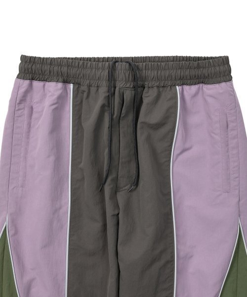 AJOBYAJO（アジョバイアジョ）の「Multi Color Nylon Athletic Pants [PINK]（スウェットパンツ・レディース・その他・MEDIUM/LARGE）」の2枚目の写真
