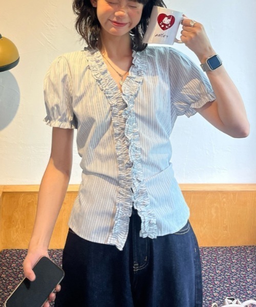Vipoa（ヴィポア）の「フリルVネックストライプブラウス（シャツ/ブラウス・レディース・ピンク/ブルー・FREE）」の13枚目の写真