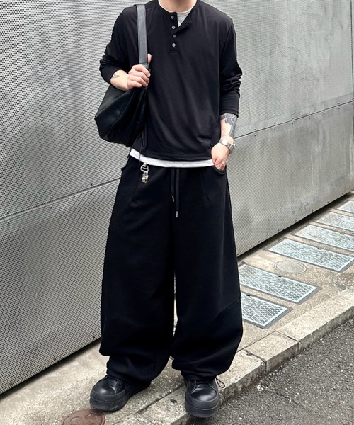 Chikashitsu +(チカシツプラス)の「【Chikashitsu +】cropped double layered henley neck long sleeve / 【チカシツプラス】クロップドダブルレイヤードヘンリーネックロンT<着用動画あり>(Tシャツ/カットソー・メンズ・ブラック/ネイビー/チャコール・ONE SIZE)」の13枚目の写真