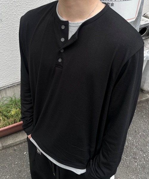 Chikashitsu +(チカシツプラス)の「【Chikashitsu +】cropped double layered henley neck long sleeve / 【チカシツプラス】クロップドダブルレイヤードヘンリーネックロンT<着用動画あり>(Tシャツ/カットソー・メンズ・ブラック/ネイビー/チャコール・ONE SIZE)」の7枚目の写真