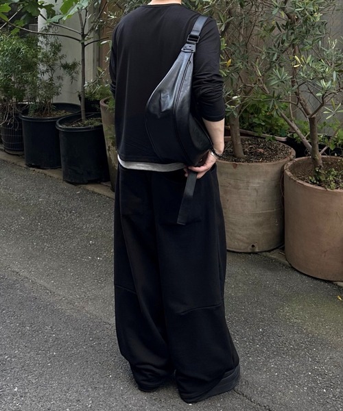 Chikashitsu +(チカシツプラス)の「【Chikashitsu +】cropped double layered henley neck long sleeve / 【チカシツプラス】クロップドダブルレイヤードヘンリーネックロンT<着用動画あり>(Tシャツ/カットソー・メンズ・ブラック/ネイビー/チャコール・ONE SIZE)」の10枚目の写真