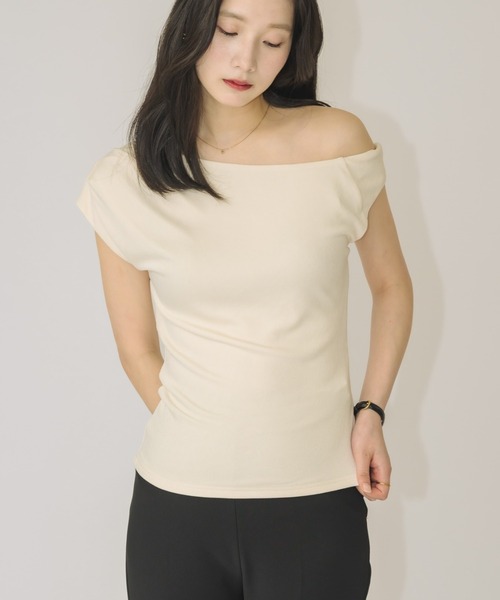 NEUNA(ヌナ)の「【女性らしさ引き立つ一枚】ドレープアシメントリートップス(Tシャツ/カットソー・レディース・ブラック/ベージュ/アイボリー・FREE)」の20枚目の写真