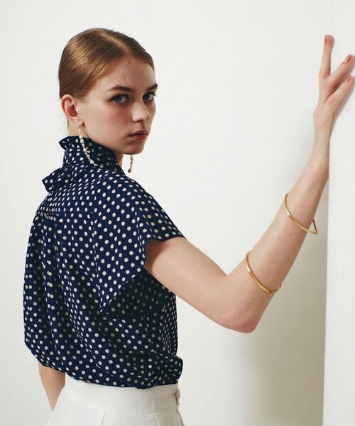 LOULOU WILLOUGHBY（ルルウィルビー）の「【LOULOU WILLOUGHBY】デシンドットフレアスリーブブラウス（シャツ/ブラウス・レディース・ネイビー/ライトベージュ/ブラック・2）」の18枚目の写真