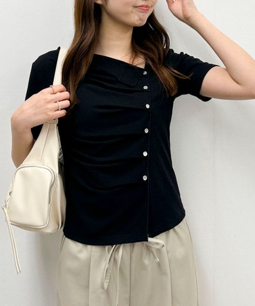 archives(アルシーヴ)の「【ONかわ】アシメタックボタンカットTOPS 5S(Tシャツ/カットソー・レディース・ネイビー/イエロー/ブラック/チャコールグレー・MEDIUM)」の2枚目の写真