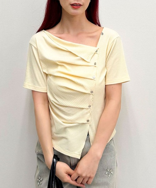 archives(アルシーヴ)の「【ONかわ】アシメタックボタンカットTOPS 5S(Tシャツ/カットソー・レディース・ネイビー/イエロー/ブラック/チャコールグレー・MEDIUM)」の6枚目の写真