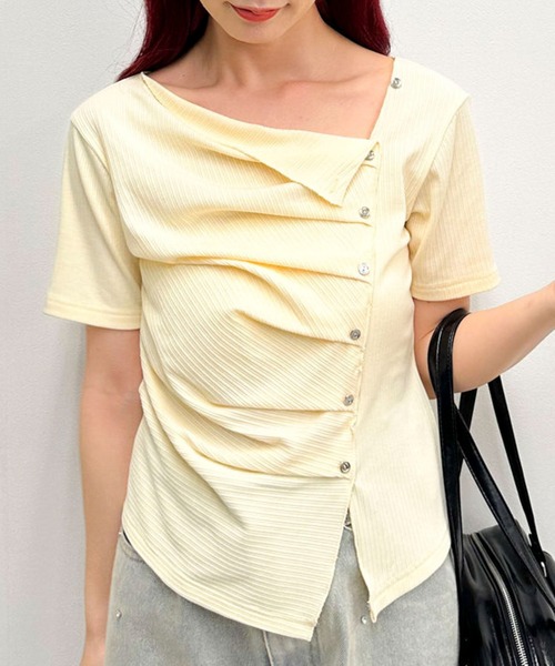 archives(アルシーヴ)の「【ONかわ】アシメタックボタンカットTOPS 5S(Tシャツ/カットソー・レディース・ネイビー/イエロー/ブラック/チャコールグレー・MEDIUM)」の5枚目の写真