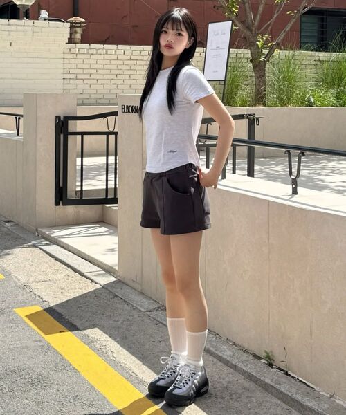 NINEZ(ナインゼット)の「レザーパッチショーツ (2カラー)(その他パンツ・レディース・チャコール/ブラック・SMALL/MEDIUM)」の5枚目の写真
