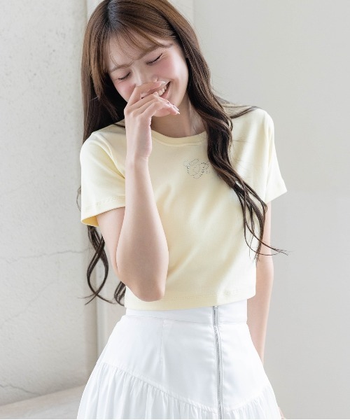 clear（クリア）の「ラインストーンロゴチビT［骨格ウェーブ/クロップドサイズ/華奢見え］（Tシャツ/カットソー・レディース・ブラック/カーキ/オフホワイト/グレー/イエロー/レッド/ピンク・F）」の6枚目の写真