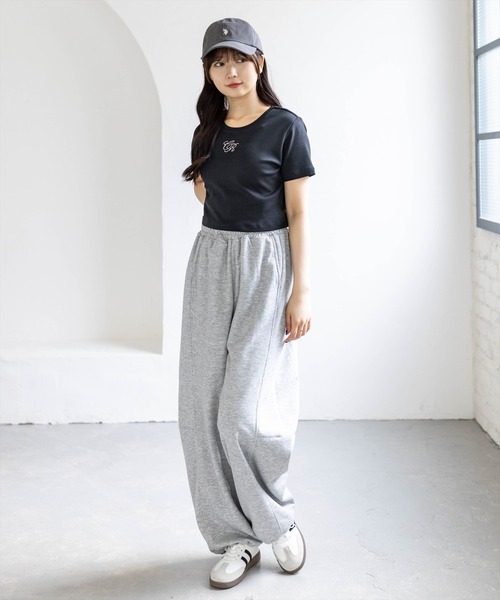 clear（クリア）の「ラインストーンロゴチビT［骨格ウェーブ/クロップドサイズ/華奢見え］（Tシャツ/カットソー・レディース・ブラック/カーキ/オフホワイト/グレー/イエロー/レッド/ピンク・F）」の9枚目の写真