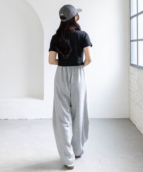 clear（クリア）の「ラインストーンロゴチビT［骨格ウェーブ/クロップドサイズ/華奢見え］（Tシャツ/カットソー・レディース・ブラック/カーキ/オフホワイト/グレー/イエロー/レッド/ピンク・F）」の10枚目の写真