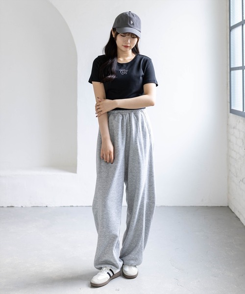 clear（クリア）の「ラインストーンロゴチビT［骨格ウェーブ/クロップドサイズ/華奢見え］（Tシャツ/カットソー・レディース・ブラック/カーキ/オフホワイト/グレー/イエロー/レッド/ピンク・F）」の12枚目の写真