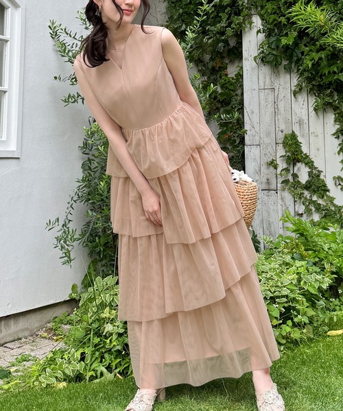 junoah(ジュノア)の「チュールティアードフリルノースリーブワンピース(ワンピース・レディース・ブラック/ピンクベージュ/ライトベージュ・SMALL/MEDIUM/LARGE)」の13枚目の写真