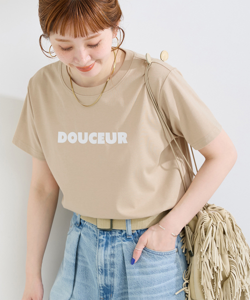 B.C STOCK(ベーセーストック)の「《追加》手洗い可 / フロッキープリントロゴTEE(Tシャツ/カットソー・レディース・ベージュ/ホワイト/ブラック系その他・FREE)」の1枚目の写真